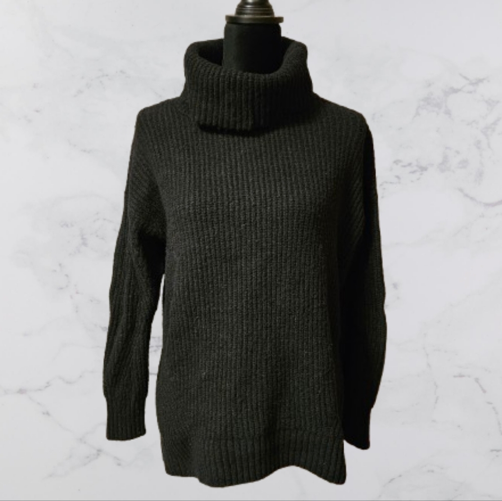 Old Navy medium women's black cowl neck sweater